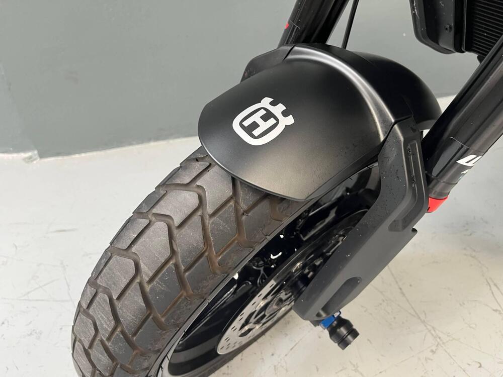 Husqvarna Svartpilen 801 (2024 - 26) (10)