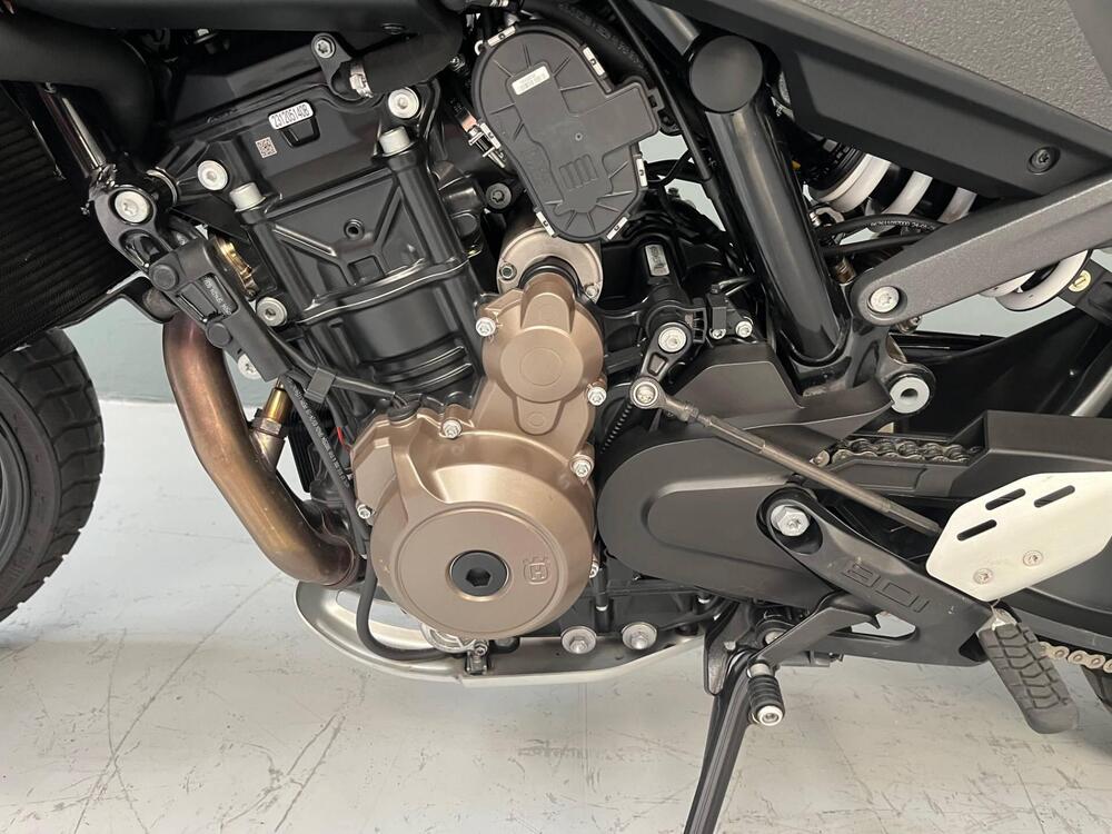 Husqvarna Svartpilen 801 (2024 - 26) (3)