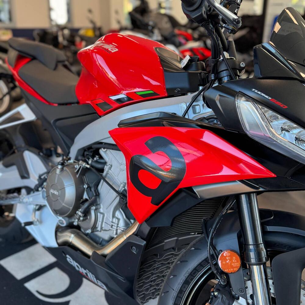 Aprilia Tuono 660 (2021 - 25) (2)