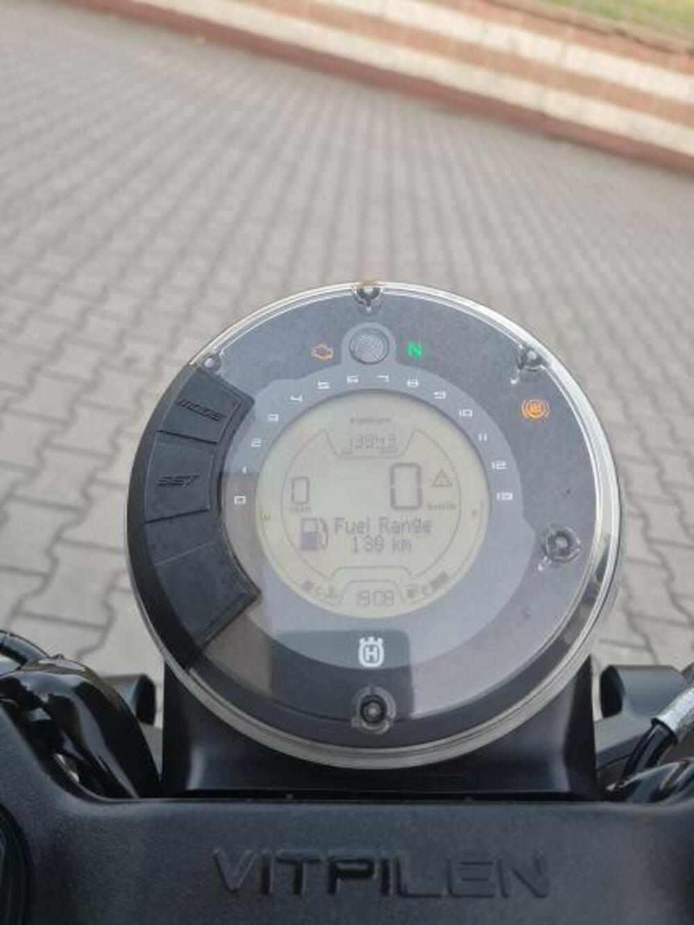 Husqvarna Vitpilen 401 (2021 - 23) (7)