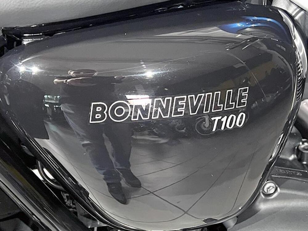 Triumph Bonneville Bobber TFC (2025) (4)