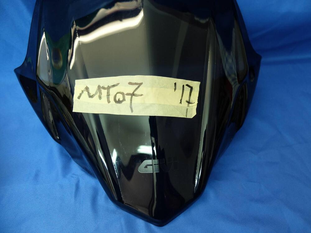 GIVI A2118 CUPOLINO PLEXIGLASS FUME' 28,5x36 YAMAH (5)