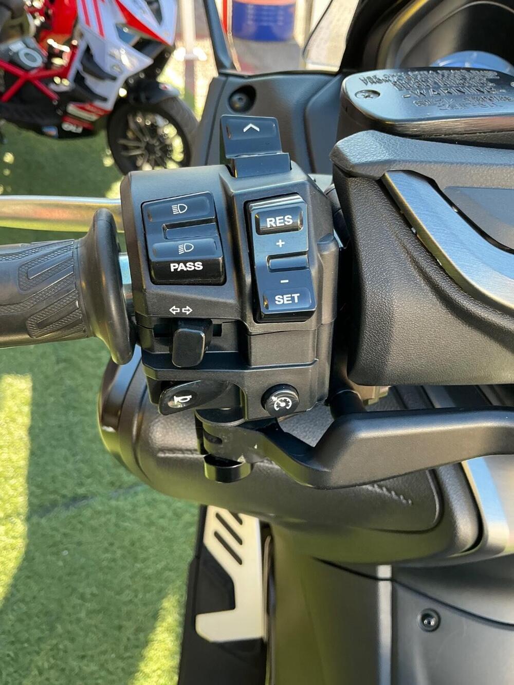 Yamaha T-Max 560 Tech Max (2020) (16)