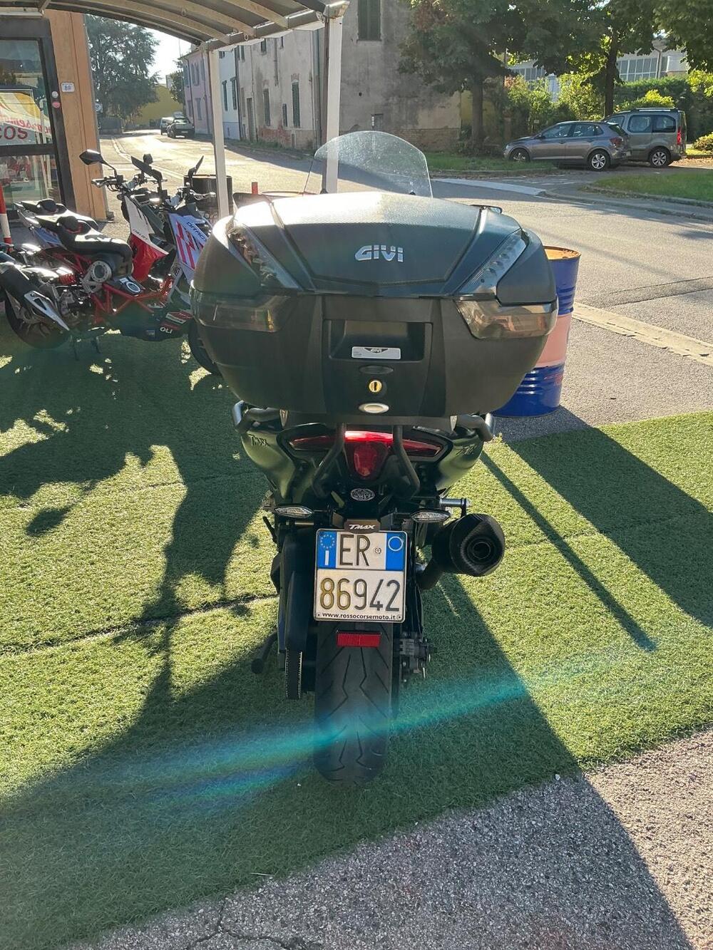 Yamaha T-Max 560 Tech Max (2020) (12)