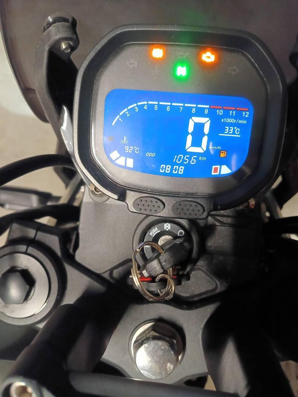 Voge Trofeo 300ACX Scrambler (2021 - 26) (2)