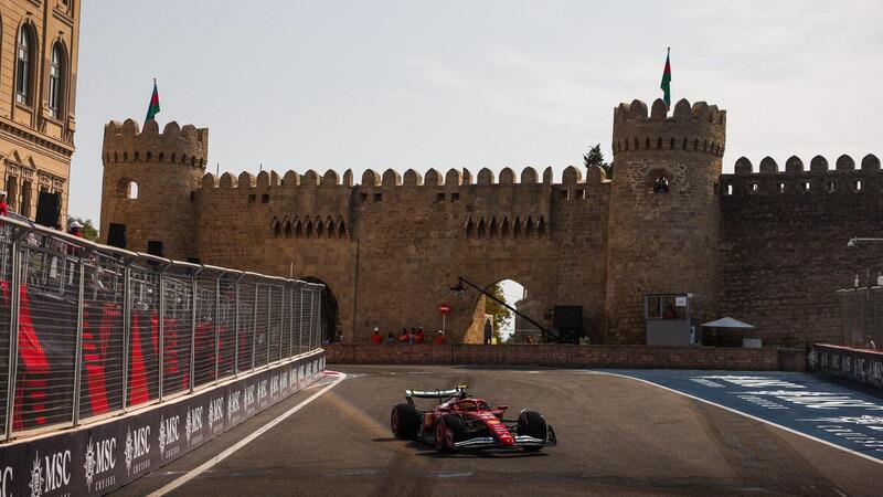 F1. GP Baku: Ferrari domina la FP2 con Hamilton e Leclerc, McLaren paga errori e assetto con Norris nel muro