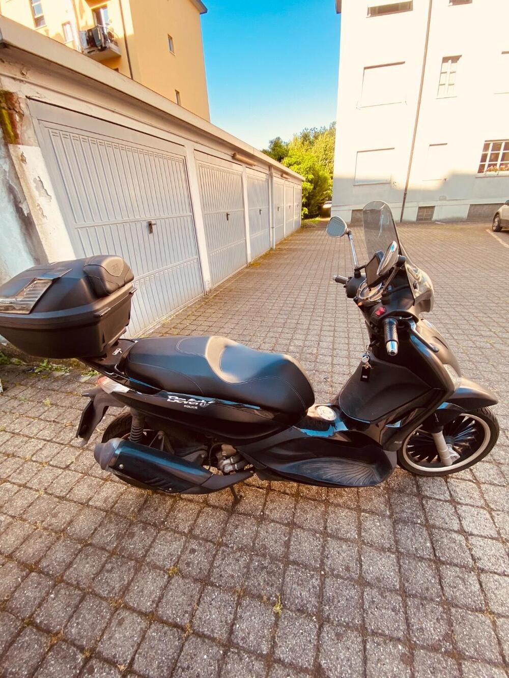 Piaggio Beverly 300 i.e. Police ABS-ASR (2017 - 20) (3)