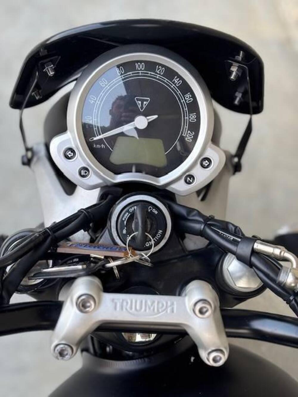 Triumph Street Twin 900 (2017 - 18) (8)