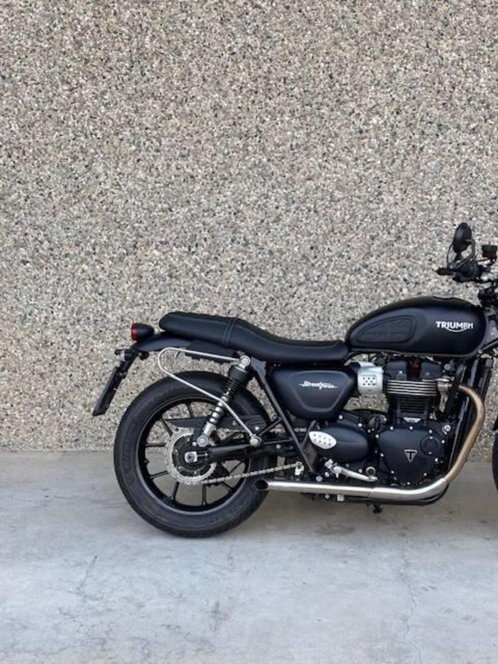 Triumph Street Twin 900 (2017 - 18) (11)