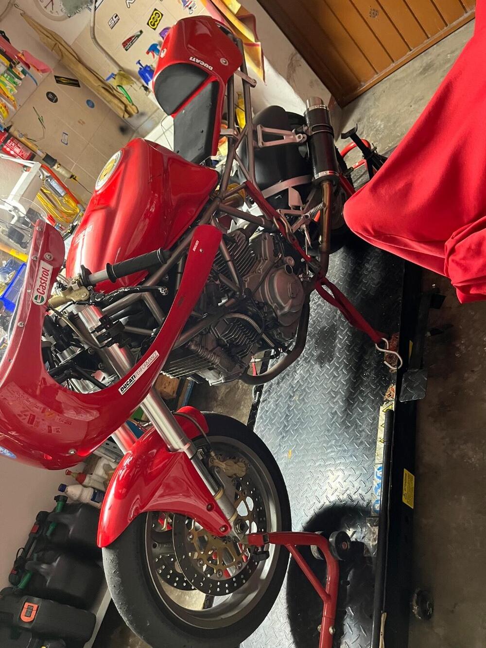 Ducati 750 SUPERSPORT I.E. (2)