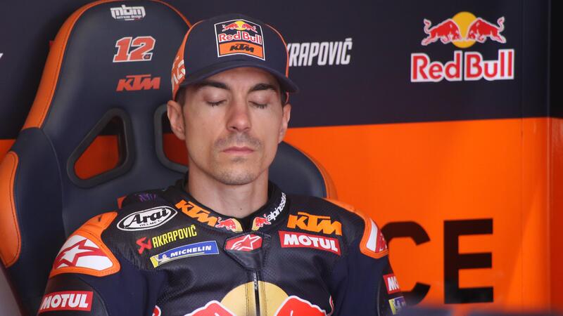 Vinales in un momento di concentrazione al box (Misano 2025)