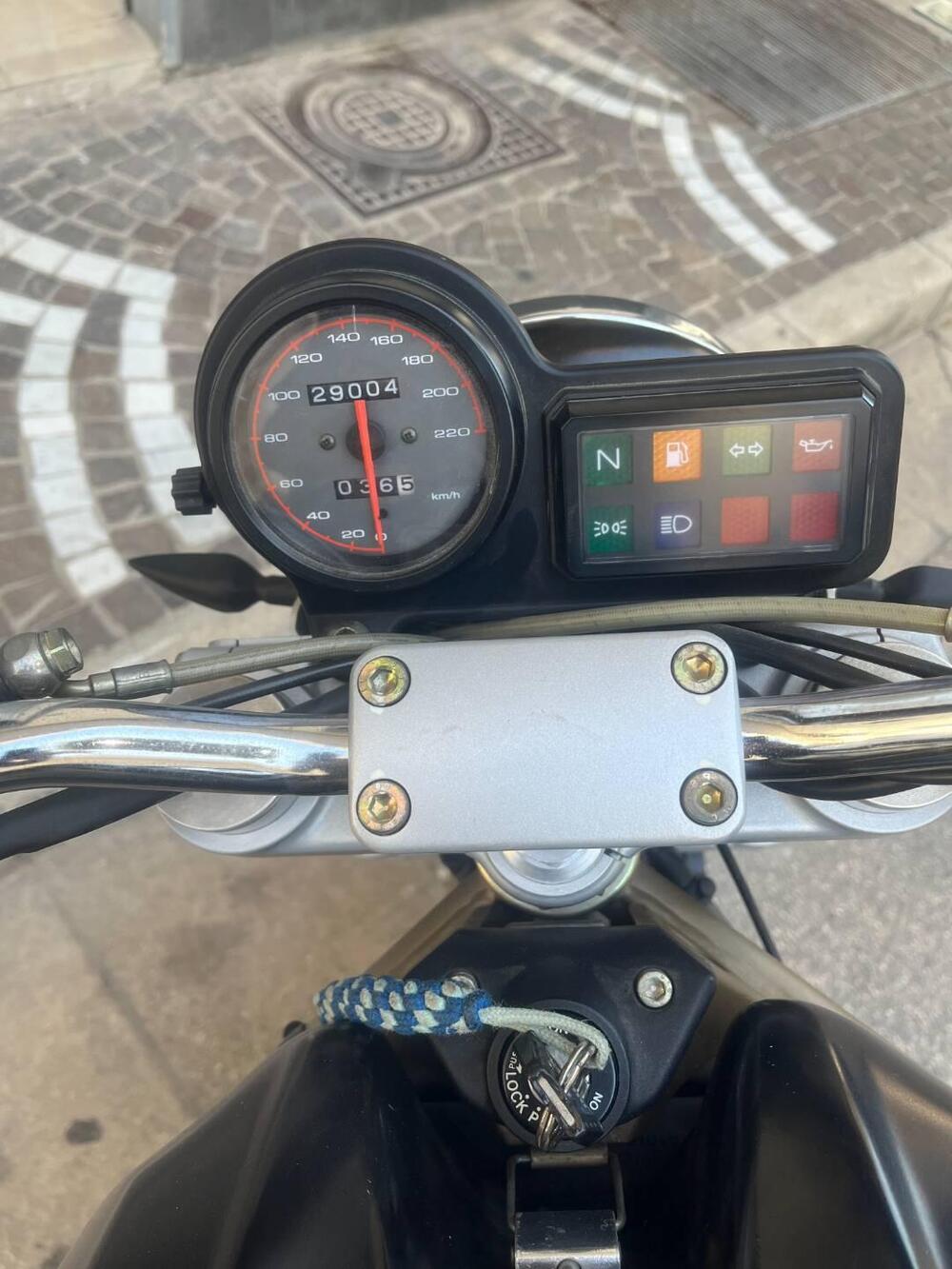 Ducati Monster 600 Dark (1998 - 01) (4)