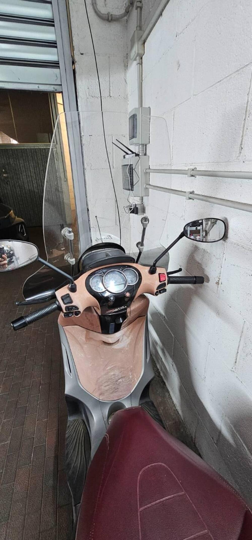 Piaggio Beverly 350 SportTouring ie ABS (2011 - 17) (2)