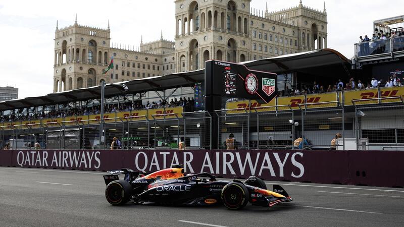 F1. Qualifiche al cardiopalma a Baku: Verstappen in pole, Sainz sfiora l&rsquo;impresa con la Williams. Delusione per Ferrari e Piastri, Ocon squalificato