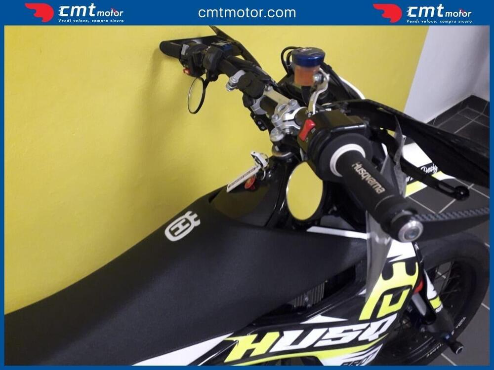 Husqvarna 701 Supermoto (2021) (5)