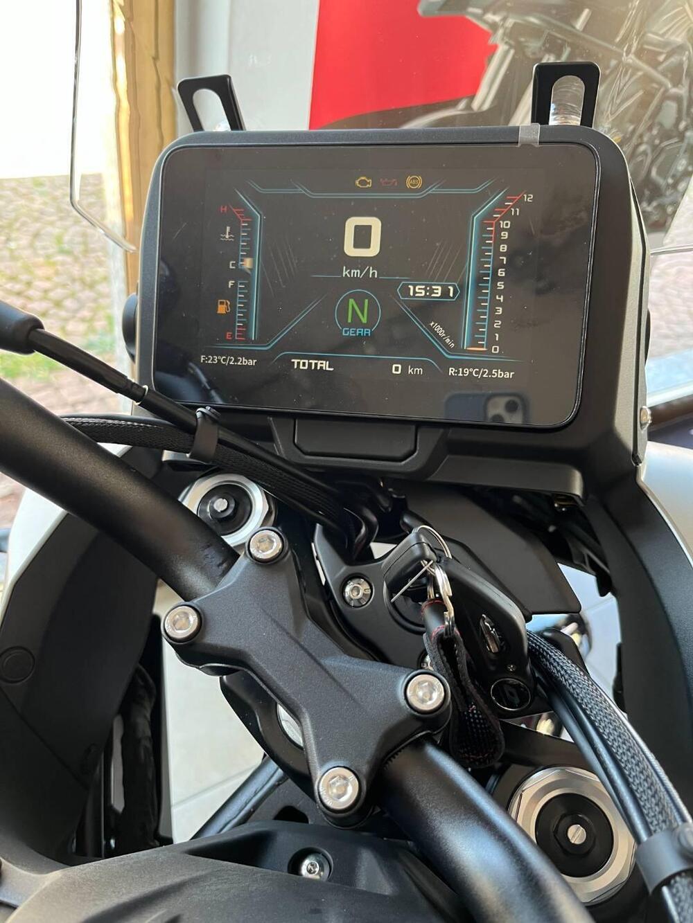 QJ Motor SRT 700 SX (2025 - 26) (2)