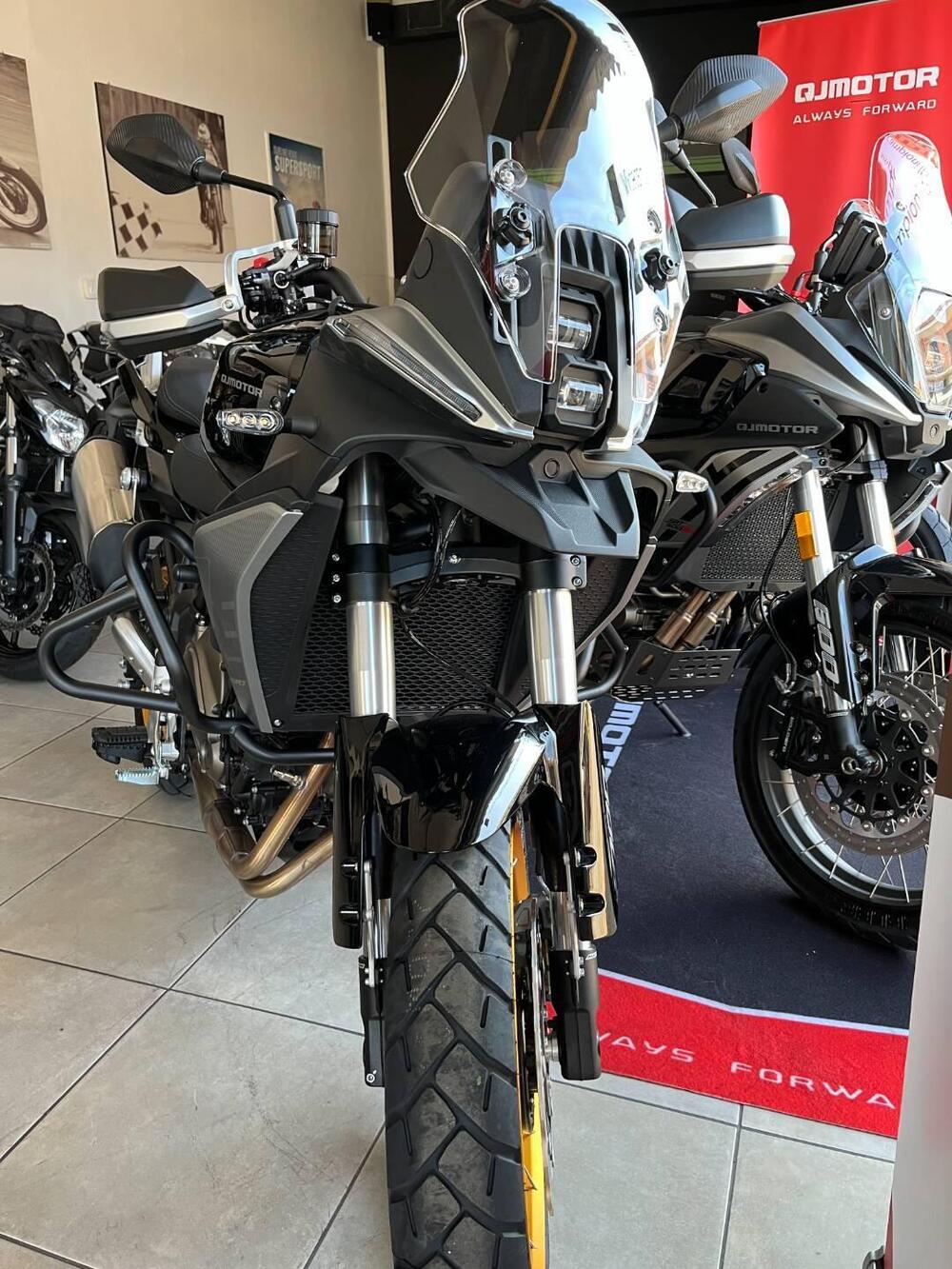 QJ Motor SRT 700 SX (2025 - 26) (3)