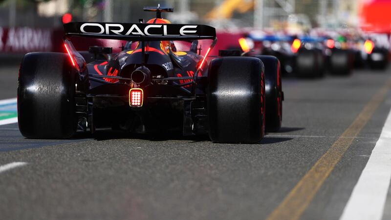 F1. Griglia di partenza GP Azerbaijan: Verstappen domina tra caos e sei bandiere rosse. Ecco gli orari della gara di Baku su Sky e TV8