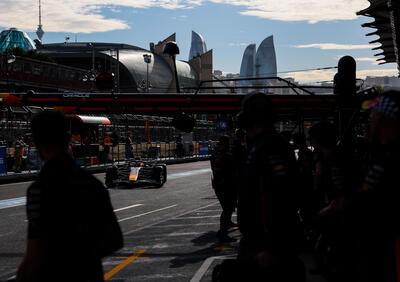 F1. Max Verstappen vince il GP d'Azerbaijan 2025! Russell 2° con Sainz sul podio di Baku, disastro per Ferrari e Piastri DNF
