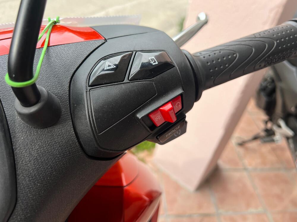 Piaggio Beverly 300 ABS-ASR (2021 - 25) (8)