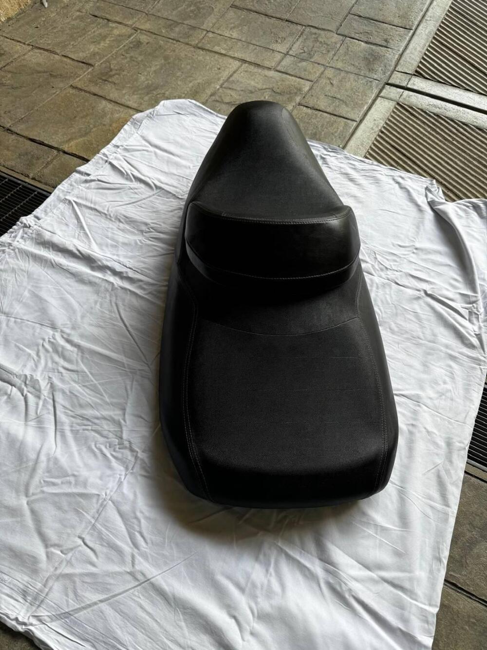 SELLA ORIGINALE SUZUKI BURGMAN 650 EXECUTIVE 2019 (3)