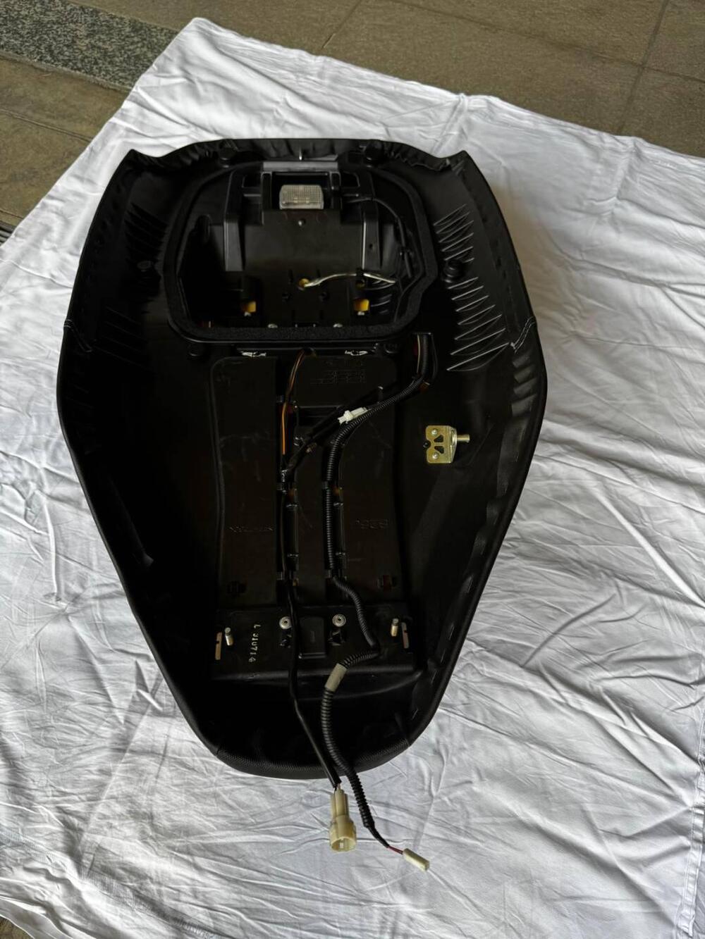 SELLA ORIGINALE SUZUKI BURGMAN 650 EXECUTIVE 2019 (5)