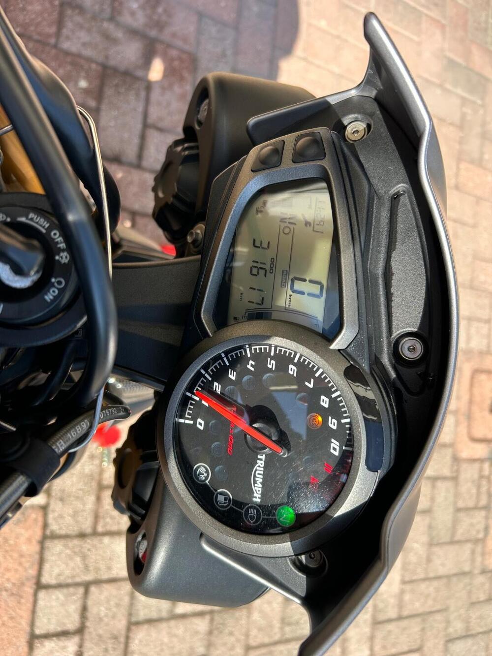 Triumph Speed Triple 1050 R ABS (2016 - 17) (11)