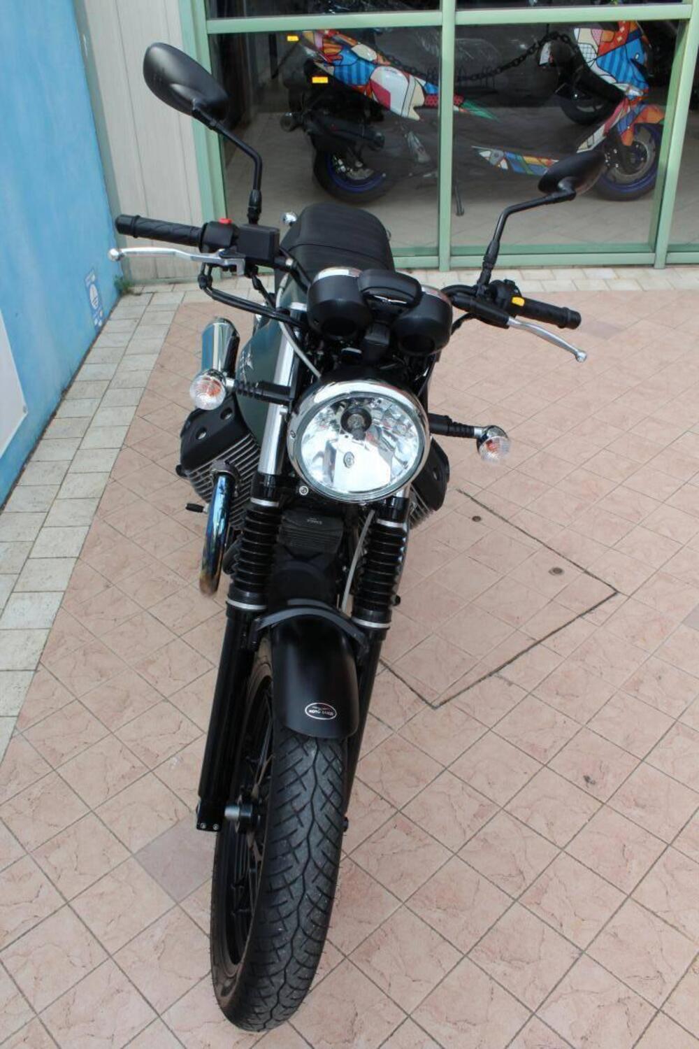 Moto Guzzi V7 Stone (2012 - 15) (2)