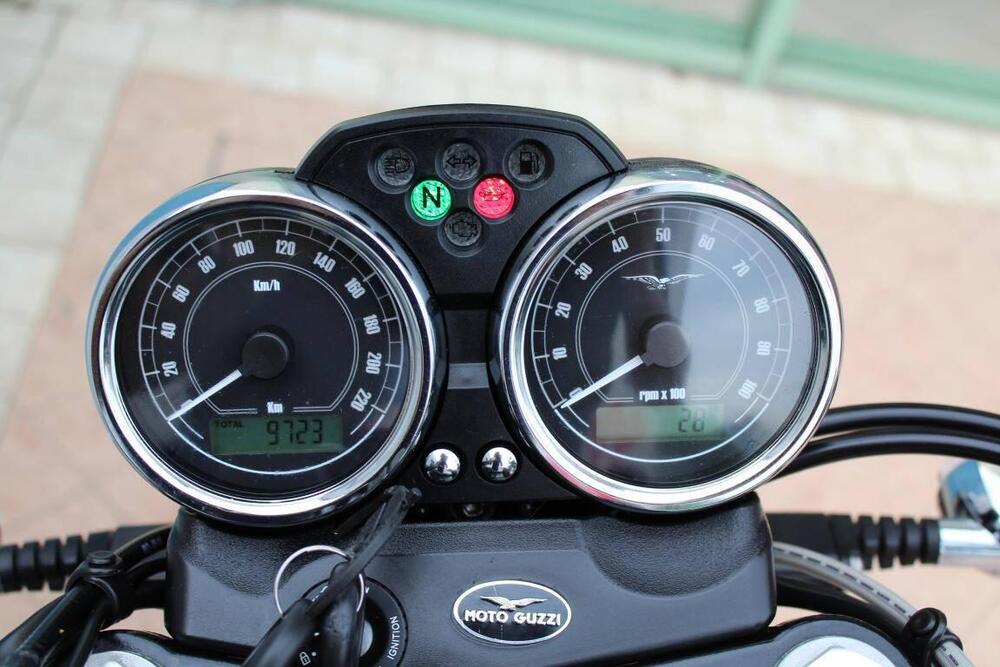 Moto Guzzi V7 Stone (2012 - 15) (6)
