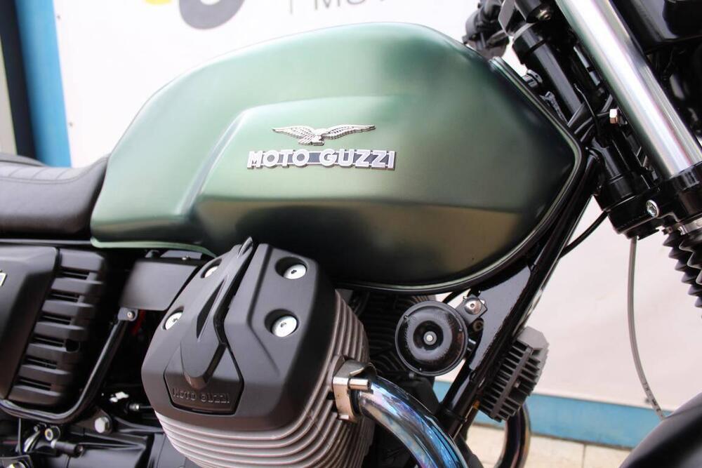 Moto Guzzi V7 Stone (2012 - 15) (7)