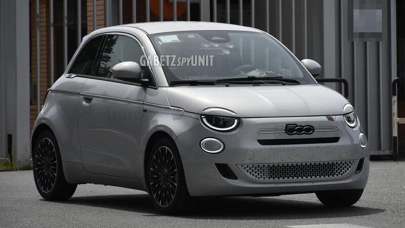 Nuova Fiat 500 Hybrid: avvistata la versione &quot;base&quot; sulle strade torinesi [Foto Spia]