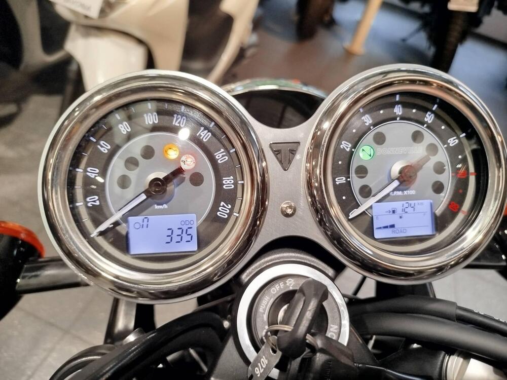 Triumph Bonneville T100 Stealth Edition (2024) (5)