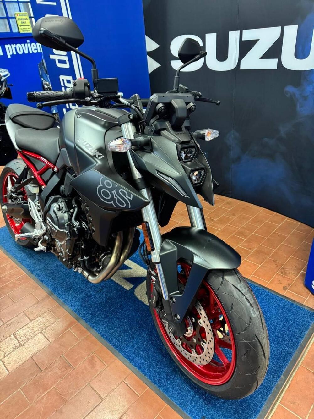 Suzuki GSX-8S (2025 - 26) (4)