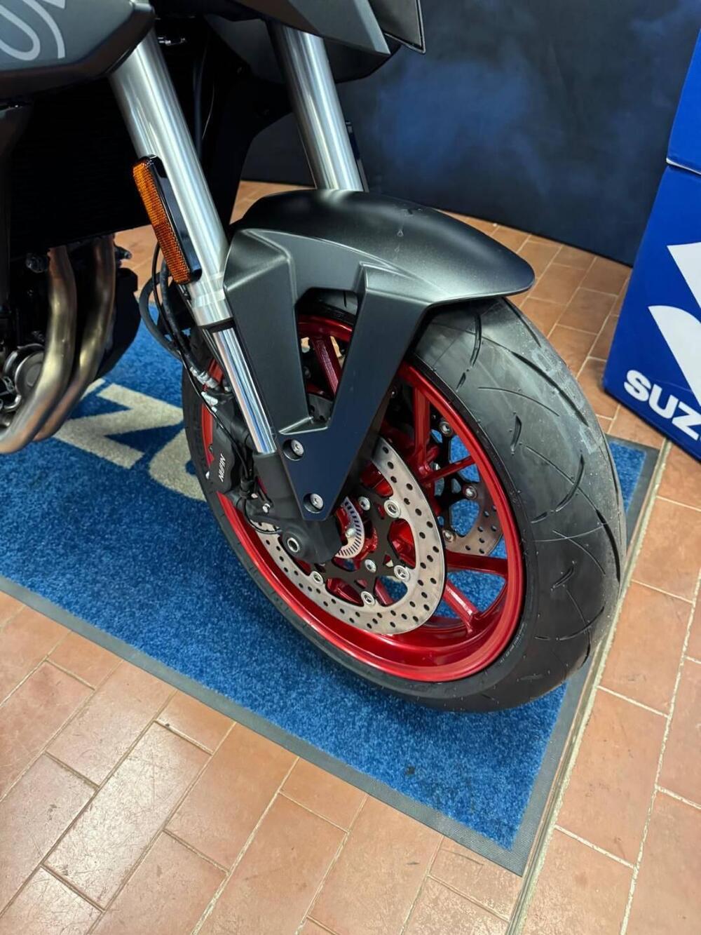 Suzuki GSX-8S (2025 - 26) (7)