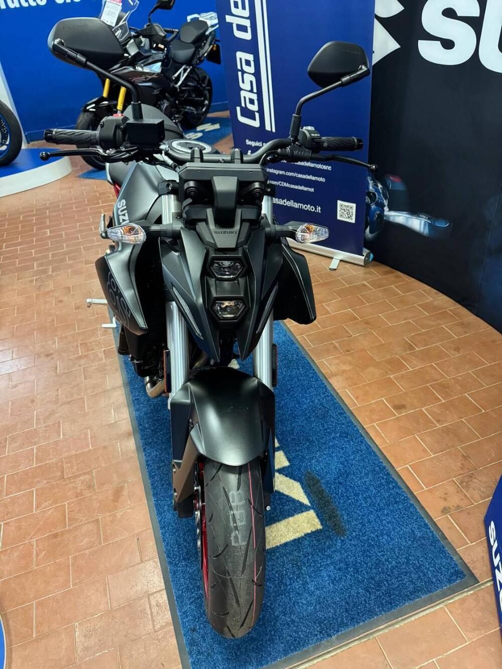 Suzuki GSX-8S (2025 - 26) (11)