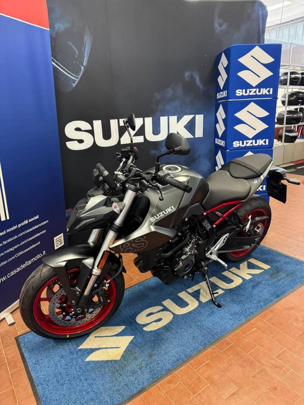 Suzuki GSX-8S (2025 - 26) (12)