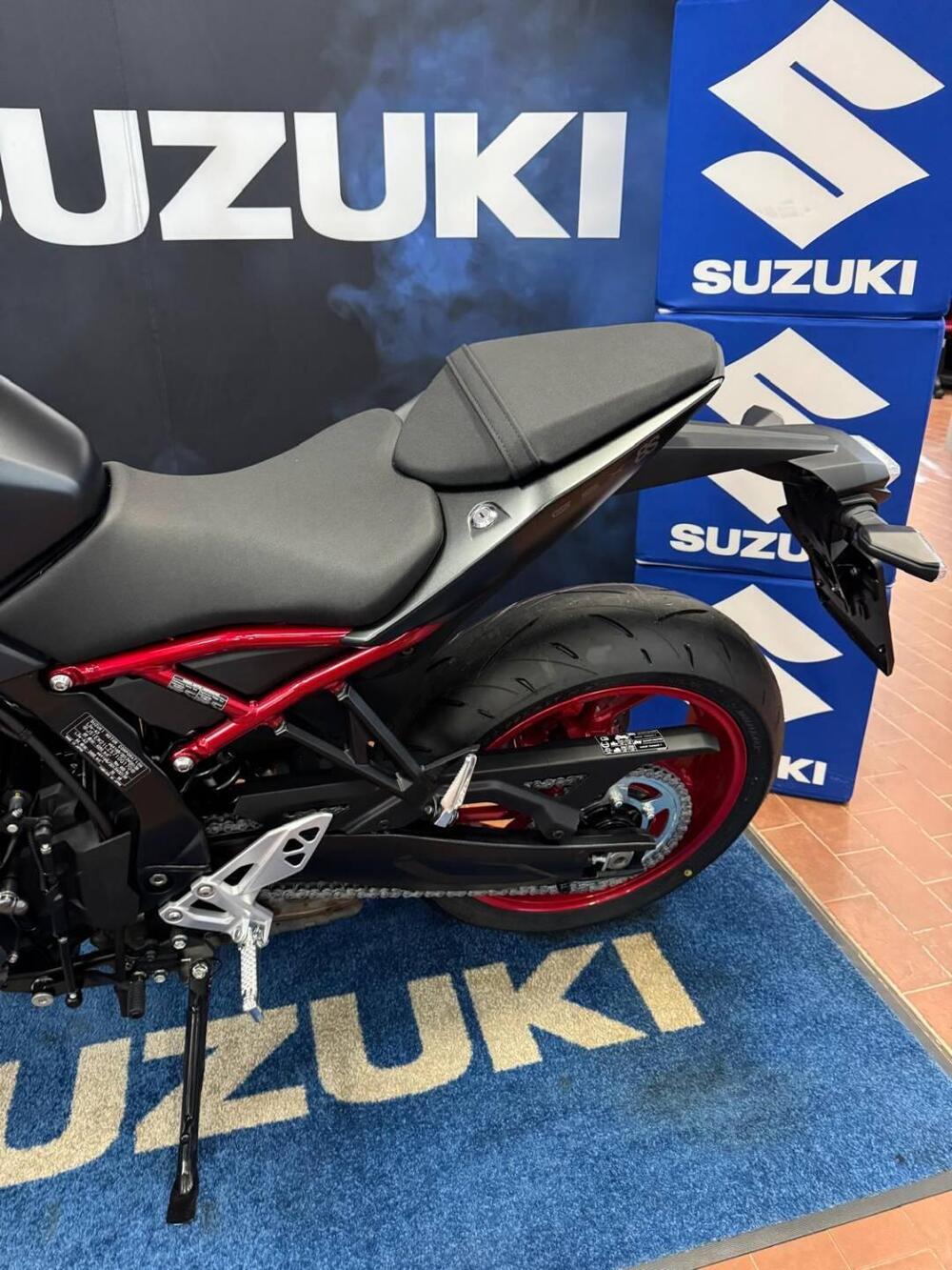 Suzuki GSX-8S (2025 - 26) (17)