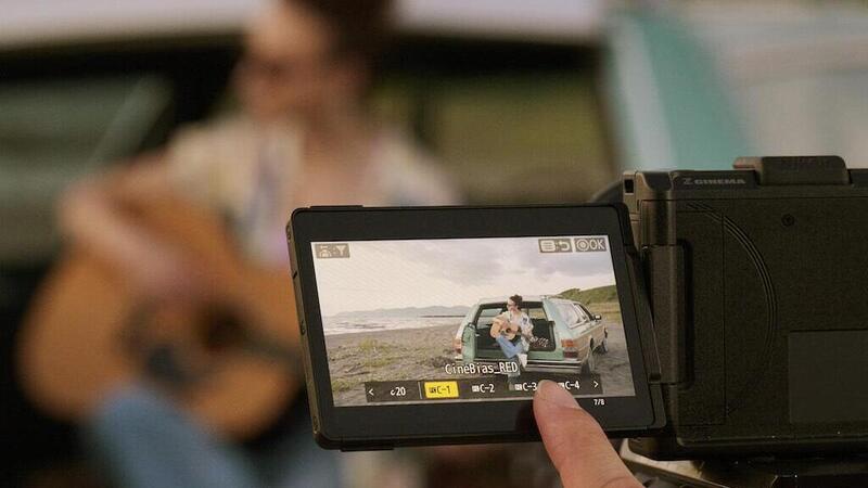Nikon ZR: compatta e leggera, perfetta da portare in moto!