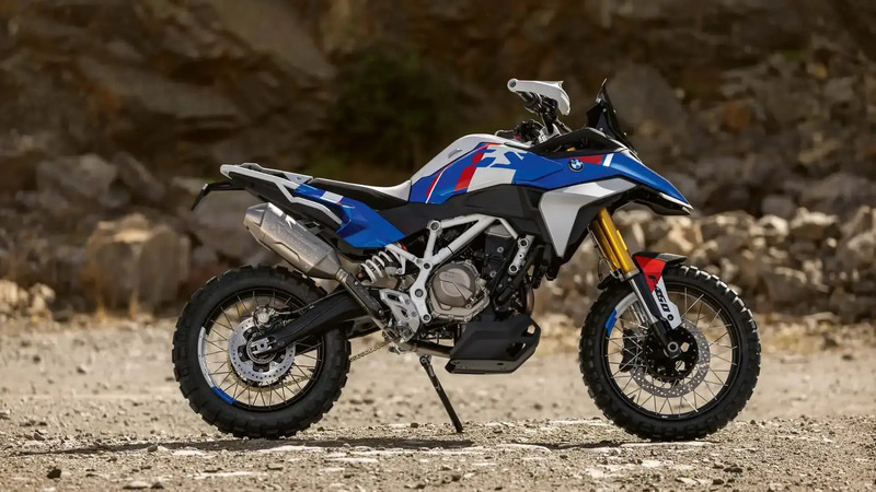 BMW F450 GS: ad EICMA 2025 il debutto della piccola adventure bavarese