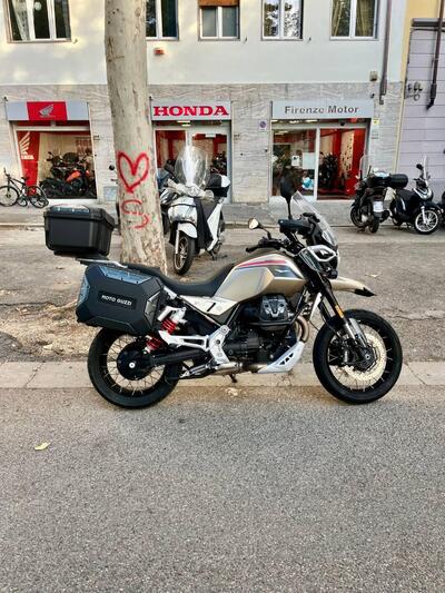 Moto Guzzi V85 TT Travel (2024 - 25) usata