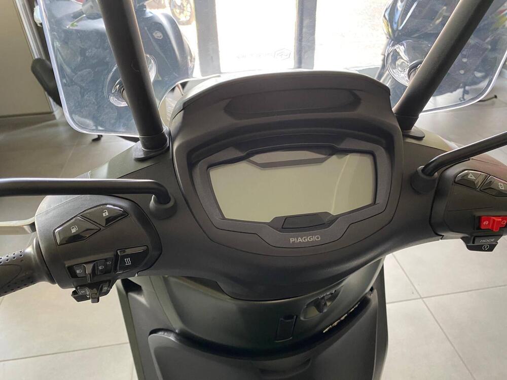 Piaggio Beverly 400 S (2025 - 26) (4)