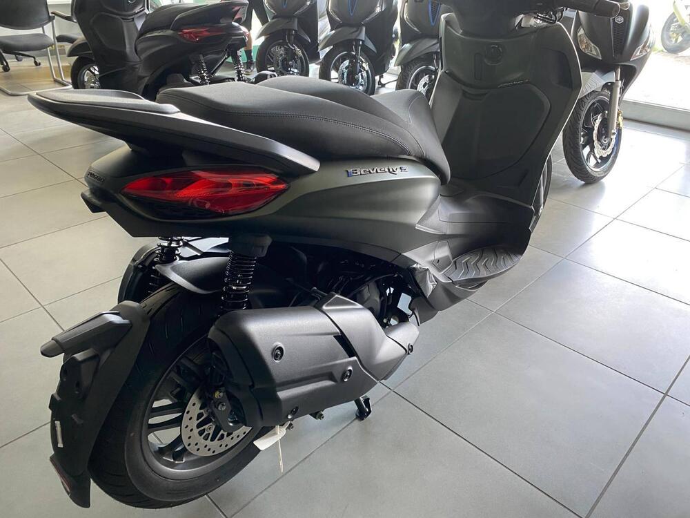 Piaggio Beverly 400 S (2025 - 26) (8)