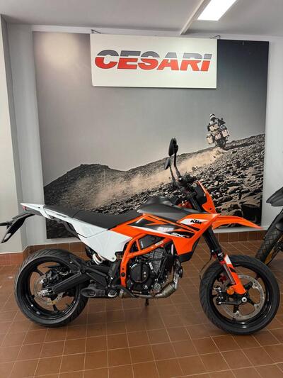KTM 125 SMC R (2025) nuova