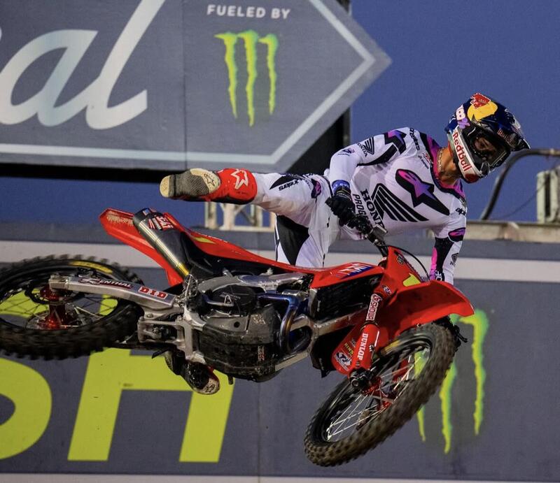 Jett Lawrence trionfa in gara 1