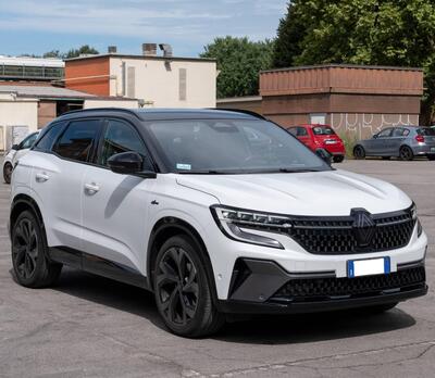 Renault Austral 1.2 full hybrid Techno Esprit Alpine 200cv auto del 2024 usata a Lucca