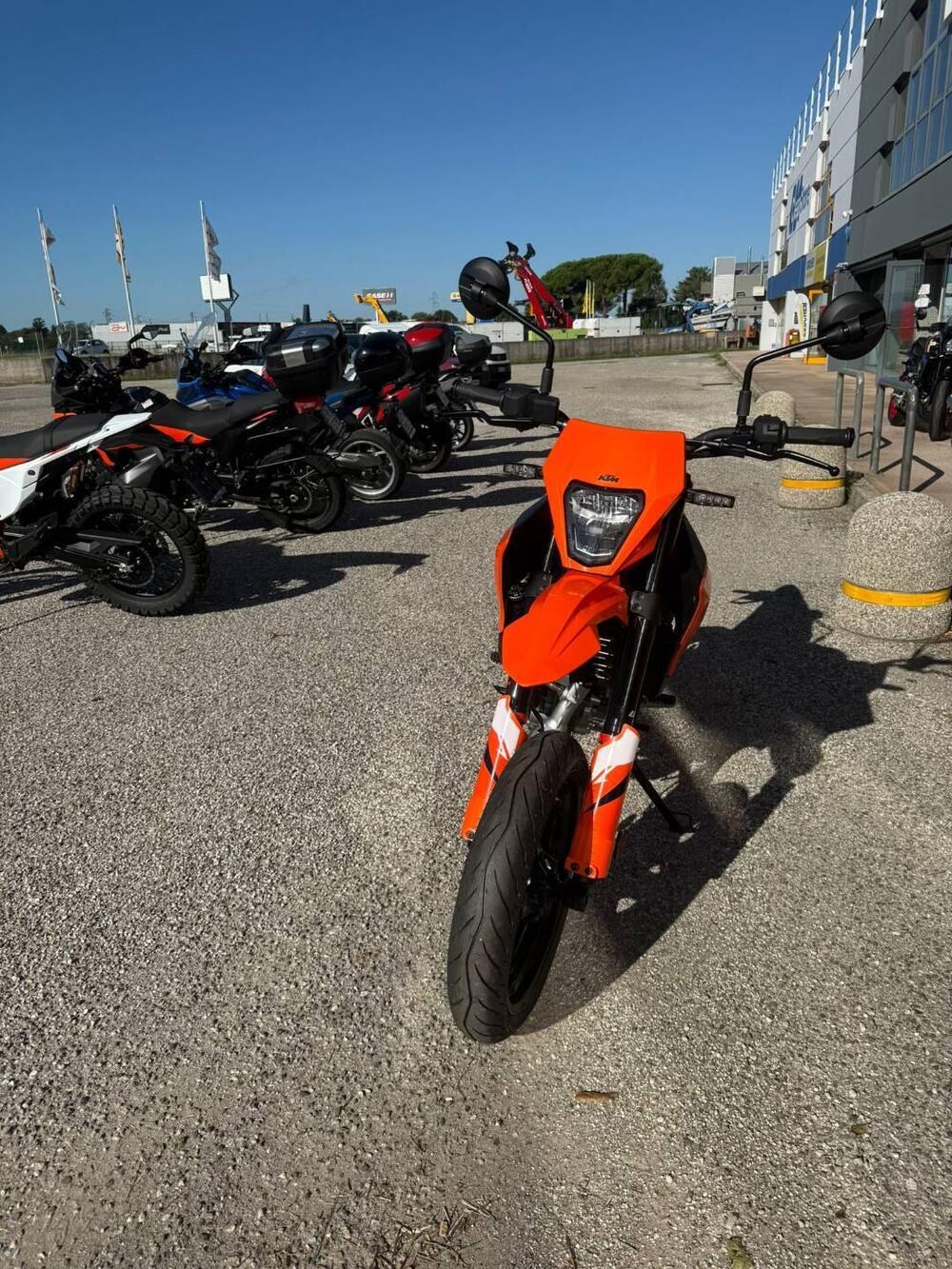 KTM 125 SMC R (2025 - 26) (2)