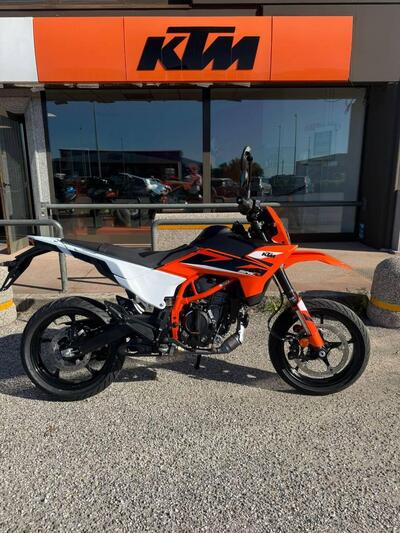 KTM 125 SMC R (2025) nuova