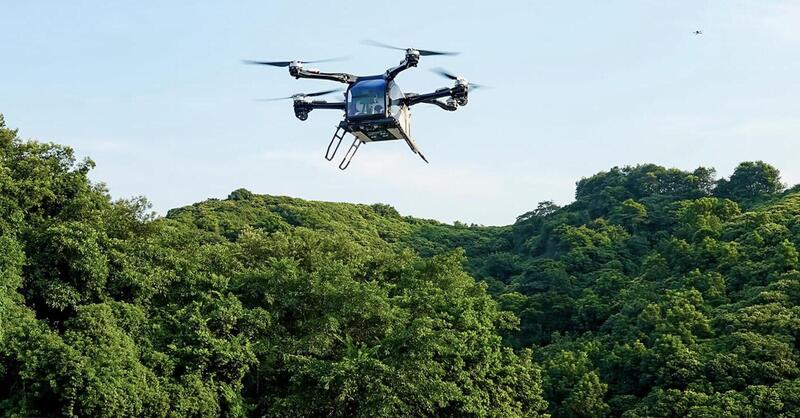 Auto volanti si scontrano in Cina, il primo crash aereo della storia (VIDEO)