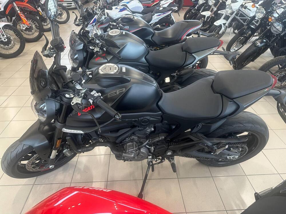 Ducati Monster 937 + (2021 - 25) (3)