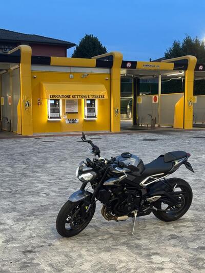Triumph Street Triple 765 R (2023 - 25) usata